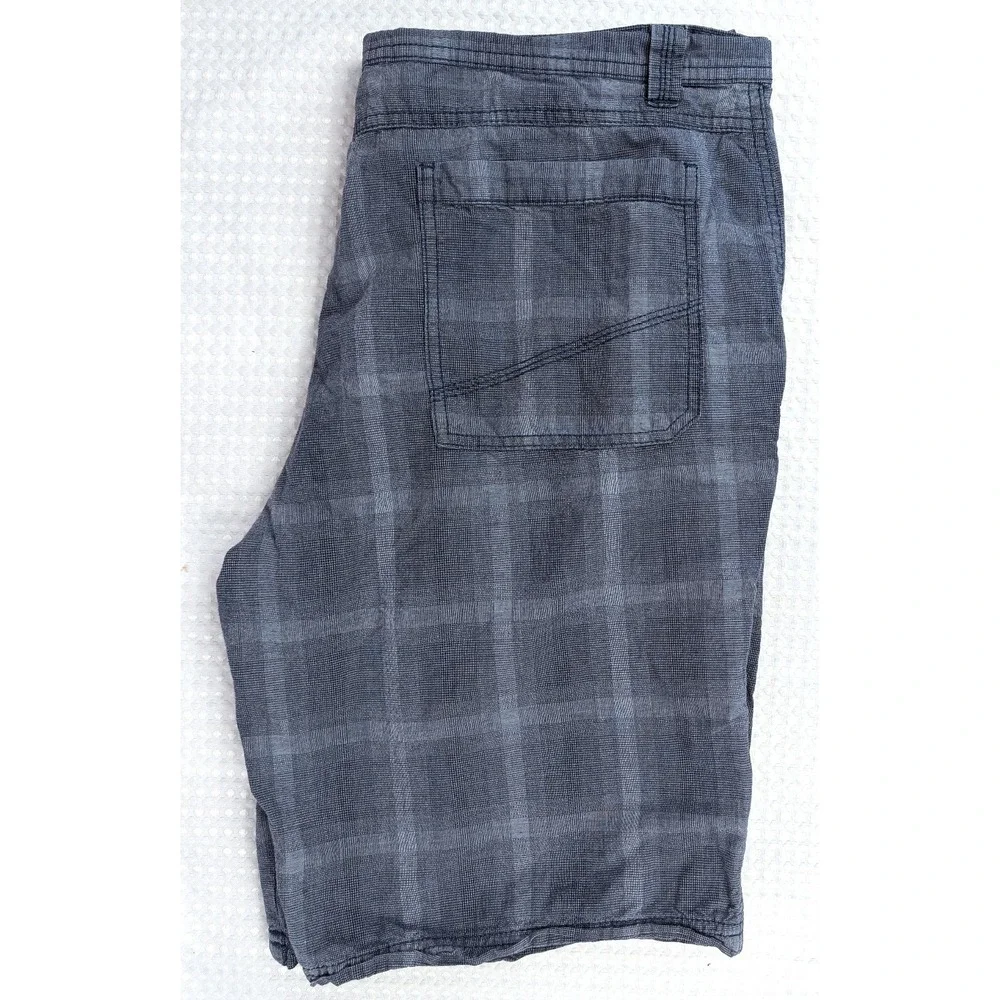 The North Crest Shorts Men's 38 Gray Plaid Checkered Flat pockets